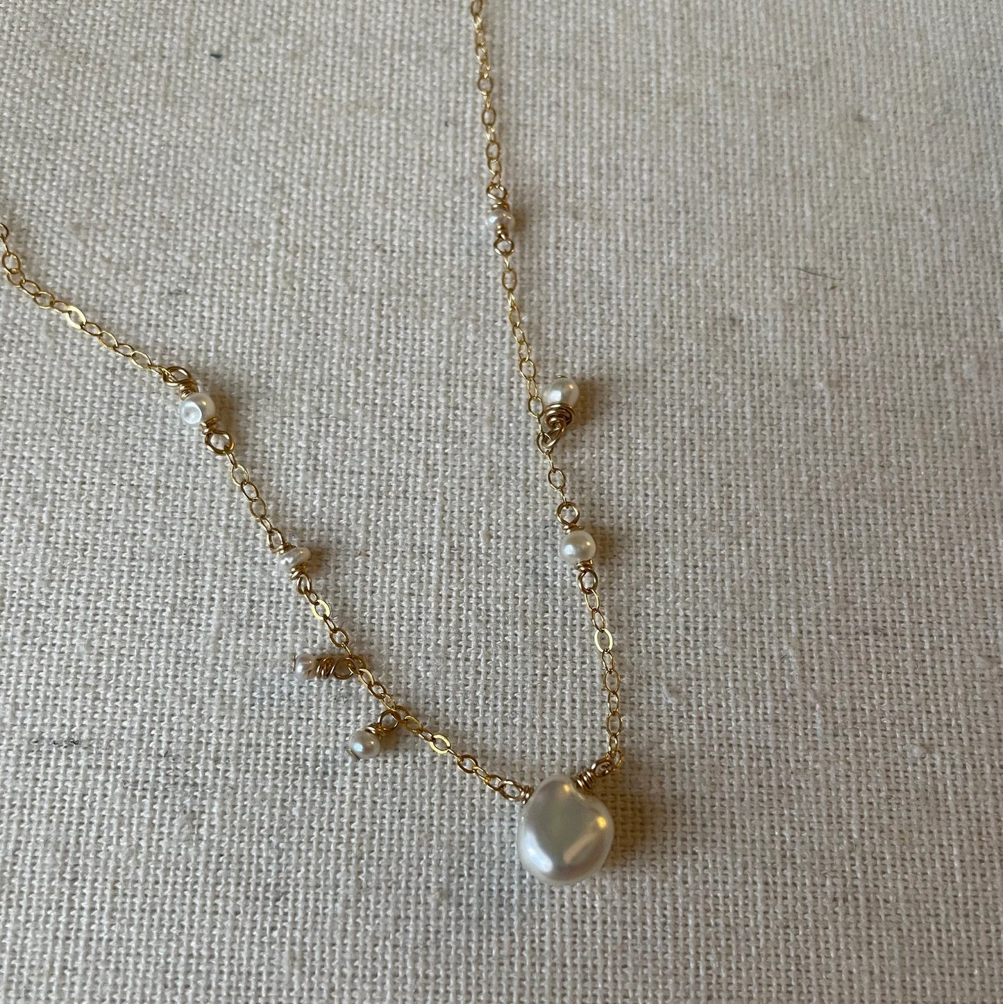 Short Whimsical Pearl Necklace in 14k gold filled